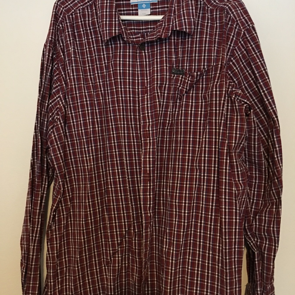 Button down Columbia Mens Shirt. Only worn a few times